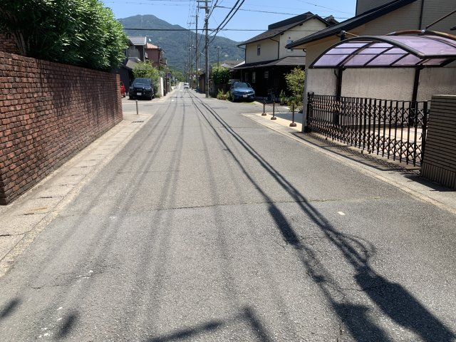 京都市左京区岩倉東宮田町　中古一戸建の前面道路含む現地写真
