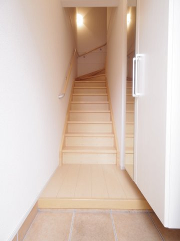 パインヒルズの玄関|※同仕様写真です