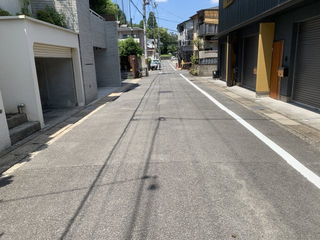 京都市北区西賀茂今原町　中古一戸建の前面道路含む現地写真