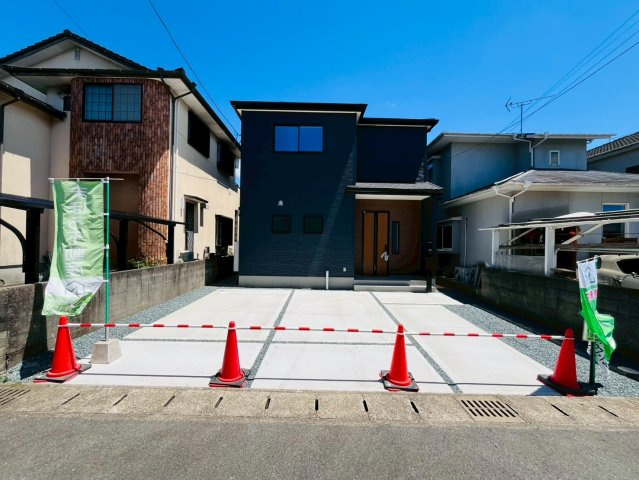 リーブルガーデン／東区戸島第13／１号棟の前面道路含む現地写真