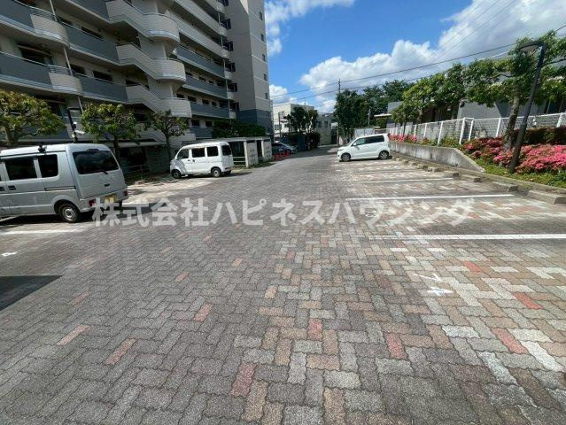 リアライズ柏Ⅱの駐車場