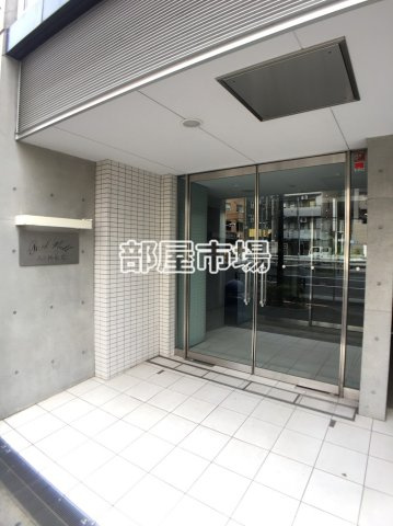 パークウェル三ノ輪駅前のエントランス