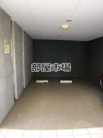 パークウェル三ノ輪駅前の駐車場