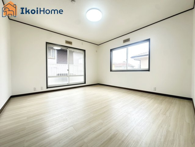 神戸市西区伊川谷町潤和　中古戸建のその他|●年中無休：当日予約可●バルコニーに面した明るい2階洋室8.4帖です。主寝室にオススメ♪