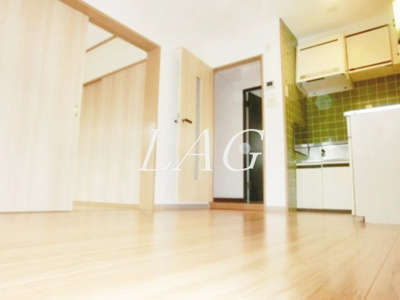 【居間・リビング】 | アルトーロ中町 | 洋室のお部屋です。