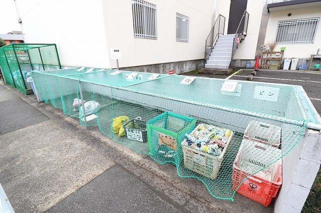 管理された敷地内ごみ捨て場です！