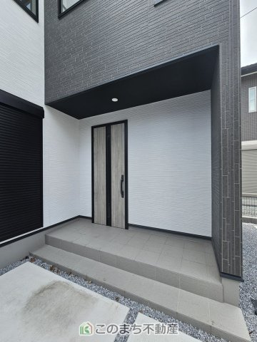 GRAFARE宇都宮市一条の玄関|玄関周りは家の顔！スタイリッシュな玄関が特徴です！