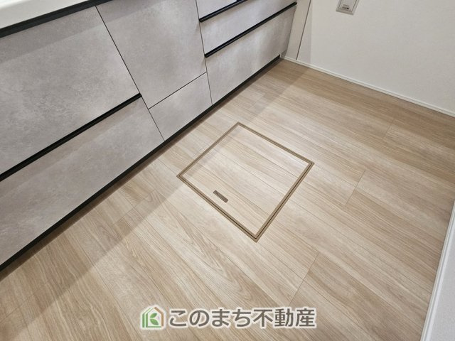 GRAFARE宇都宮市一条の内装|床下収納は意外と容量があり、日常のストックにも大活躍です♪