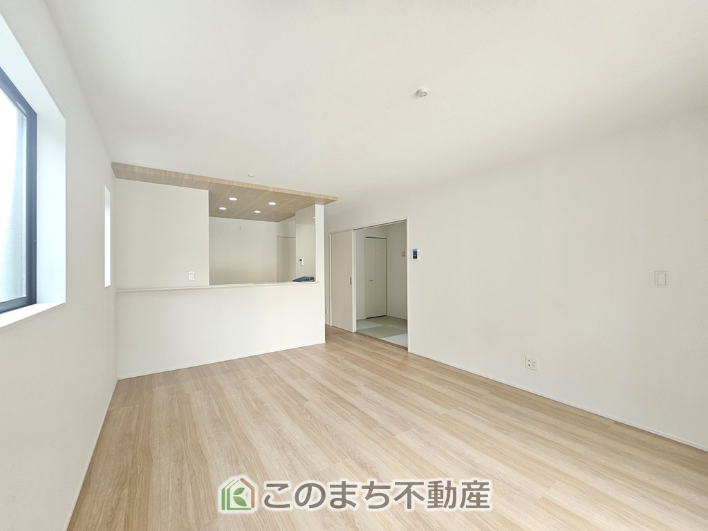 GRAFARE宇都宮市一条の居間・リビング|時間のゆとりと空間、暖かな陽光がもたらす光と風を独占してください。新しい暮らしが始まります。