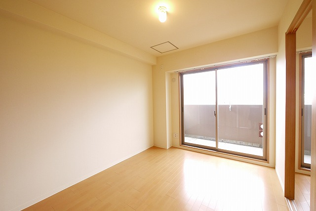 マンション南京終の洋室|きれいな洋室です