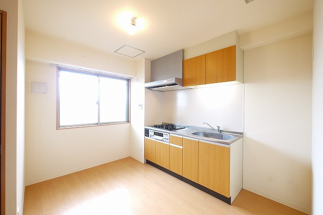 マンション南京終の居間・リビング|こちらの居間で趣味の時間をお楽しみください