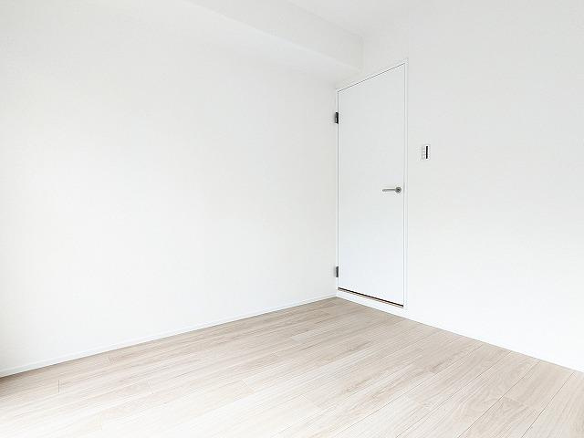 朝日プラザ枚方公園A棟の子供部屋|洋室4.5帖
■物件内覧・資金計画相談・住宅ローン相談、リフォーム相談、お問合せ受付中■
※当日・翌日のご内覧、ご相談はお電話でのお問合せがスムーズです！