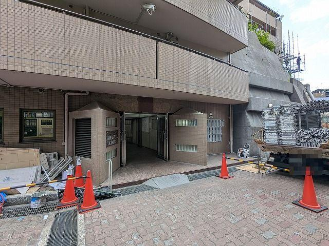 朝日プラザ枚方公園A棟のエントランス|■物件内覧・資金計画相談・住宅ローン相談、リフォーム相談、お問合せ受付中■
※当日・翌日のご内覧、ご相談はお電話でのお問合せがスムーズです！