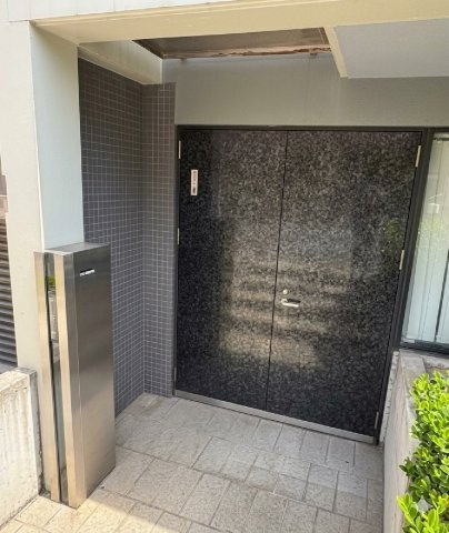 ラミアール門前仲町のエントランス|清掃の行き届いた共有部となっております。