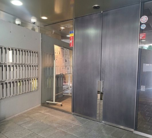 ラミアール門前仲町のエントランス|落ち着いた環境の路面オフィスです！！