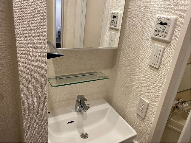 Log浅草west の洗面所