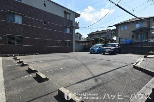 ステラ桜台の駐車場
