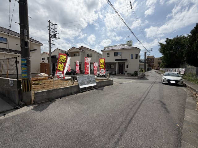 那覇市仲井真（全8棟）1号地の前面道路含む現地写真|※北側公道6.1m～6.9m♪
