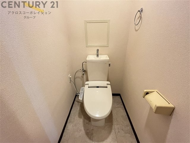 温水洗浄便座付きのトイレです♪