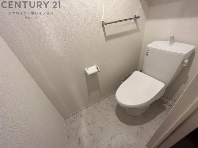 温水洗浄便座付きのトイレです♪