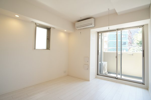 プライムメゾン森下の居間・リビング|2面採光