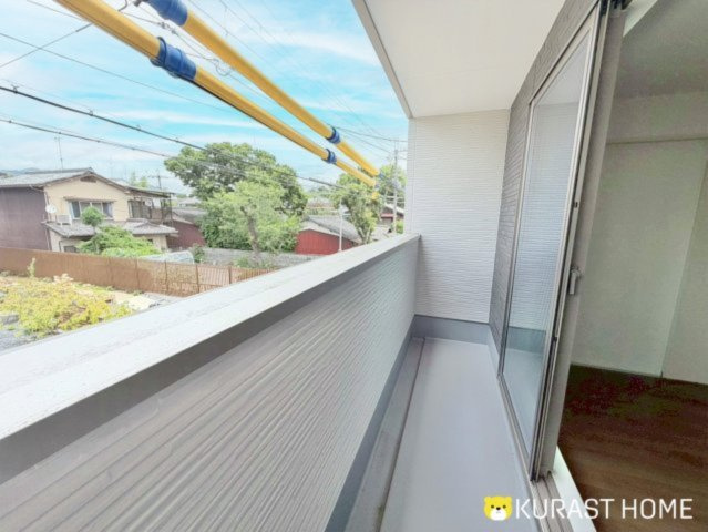 京都市右京区嵯峨伊勢ノ上町　新築戸建のバルコニー|2階バルコニー
