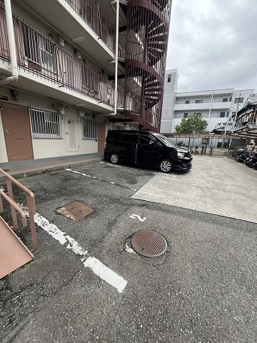 シャトル ヨネの駐車場