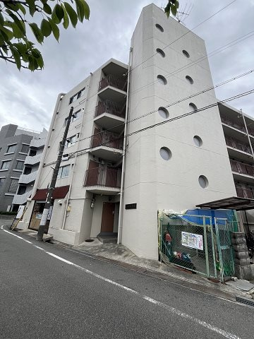 シャトル ヨネの外観