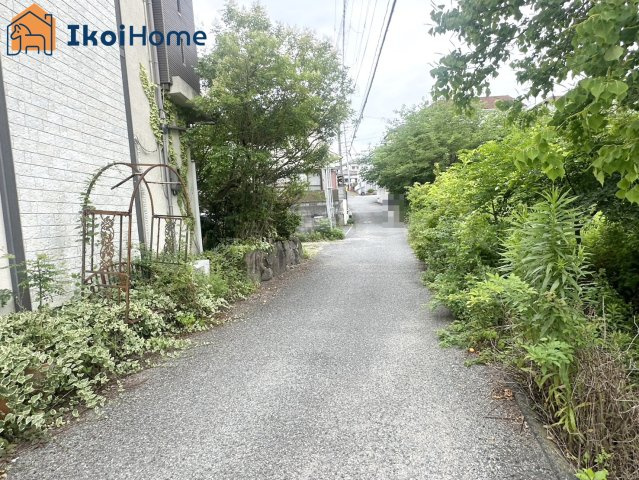 神戸市西区伊川谷町潤和　土地の前面道路含む現地写真|●年中無休：当日予約可●前面道路は幅員約3.5ｍ、交通量少なく安心の住環境です。