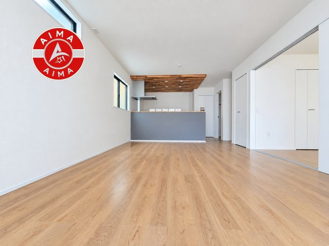 福岡市早良区梅林7丁目第6-2棟（2号棟）の居間・リビング|多くの時間を過すことになるリビングだからこそ、いつも穏やかな空間・解放感が味わえ毎日が充実します。