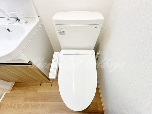 平塚市明石町の賃貸マンションのトイレ|清潔感のあるトイレです