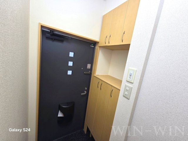 ウィル吉川の玄関