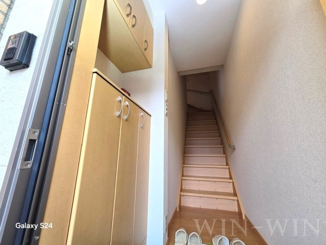 ウィル吉川の玄関