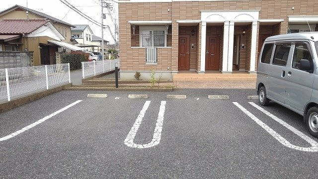 カーサ　フェリーチェＢの駐車場