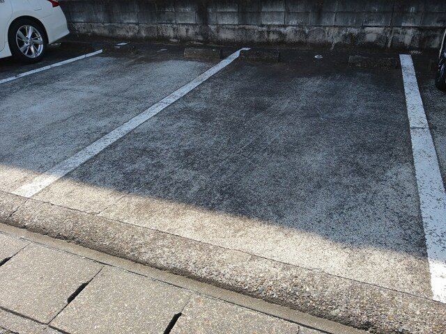 エルディム茂木の駐車場