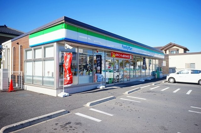 ローゼル　Ｂの周辺|ファミリーマート大泉坂田七丁店まで450m