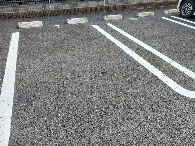 メゾン　サンマリノＢの駐車場