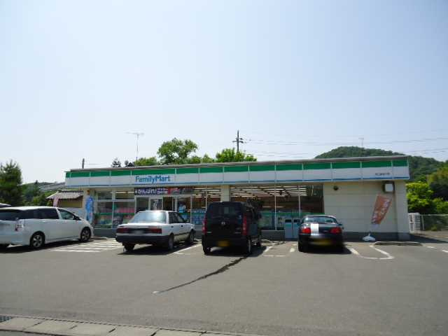 グランディールⅢの周辺|ファミリーマート太田東金井店まで762ｍ