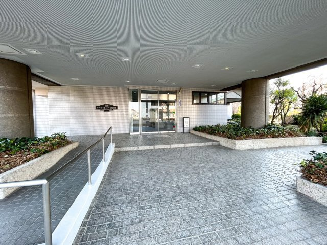 アルシオン戸田公園のエントランス|「戸田公園」駅徒歩５分！ペット飼育可能な新耐震基準適合大規模マンション、アルシオン戸田公園は即日現地案内可能となっておりますので、お気軽にお問い合わせください！