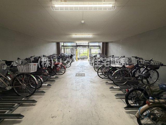 ライオンズガーデン枚方藤阪の駐輪場|■物件内覧・資金計画相談・住宅ローン相談、リフォーム相談、お問合せ受付中■
※当日・翌日のご内覧、ご相談はお電話でのお問合せがスムーズです！