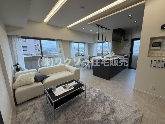 ライオンズガーデン枚方藤阪の居間・リビング|LDK15.4帖
■物件内覧・資金計画相談・住宅ローン相談、リフォーム相談、お問合せ受付中■
※当日・翌日のご内覧、ご相談はお電話でのお問合せがスムーズです！