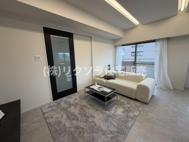 ライオンズガーデン枚方藤阪の居間・リビング|LDK15.4帖
■物件内覧・資金計画相談・住宅ローン相談、リフォーム相談、お問合せ受付中■
※当日・翌日のご内覧、ご相談はお電話でのお問合せがスムーズです！