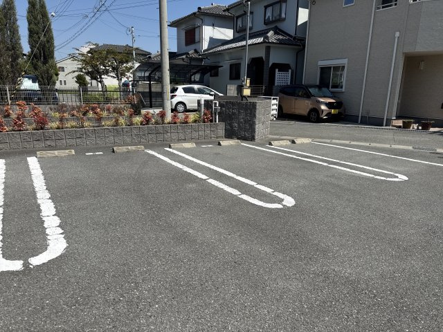 とじめハイツの駐車場