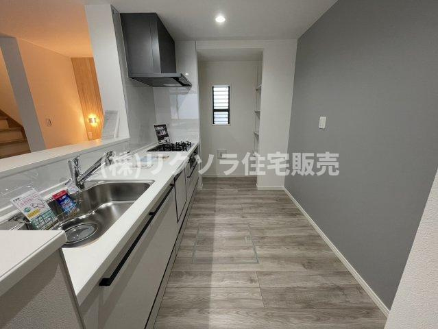 成田町　新築一戸建てのキッチン|LDK17.2帖
■物件内覧・資金計画相談・住宅ローン相談、リフォーム相談、お問合せ受付中■
※当日・翌日のご内覧、ご相談はお電話でのお問合せがスムーズです！