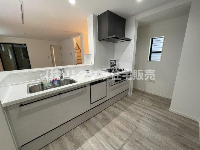 成田町　新築一戸建てのキッチン|カウンターキッチン
■物件内覧・資金計画相談・住宅ローン相談、リフォーム相談、お問合せ受付中■
※当日・翌日のご内覧、ご相談はお電話でのお問合せがスムーズです！
