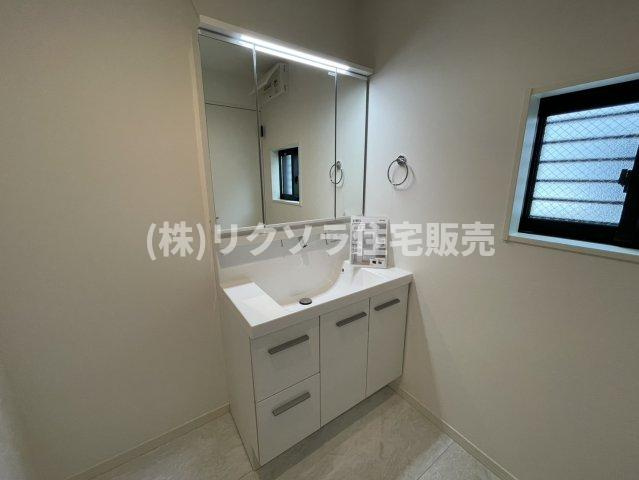 成田町　新築一戸建ての独立洗面台|■物件内覧・資金計画相談・住宅ローン相談、リフォーム相談、お問合せ受付中■
※当日・翌日のご内覧、ご相談はお電話でのお問合せがスムーズです！