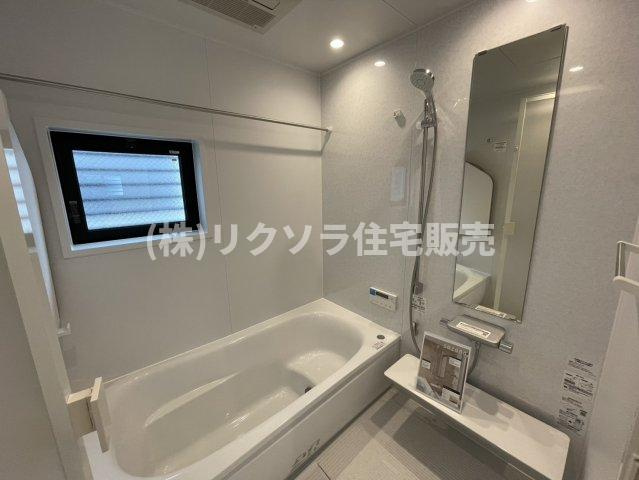 成田町　新築一戸建ての浴室|浴室乾燥機付き
■物件内覧・資金計画相談・住宅ローン相談、リフォーム相談、お問合せ受付中■
※当日・翌日のご内覧、ご相談はお電話でのお問合せがスムーズです！
