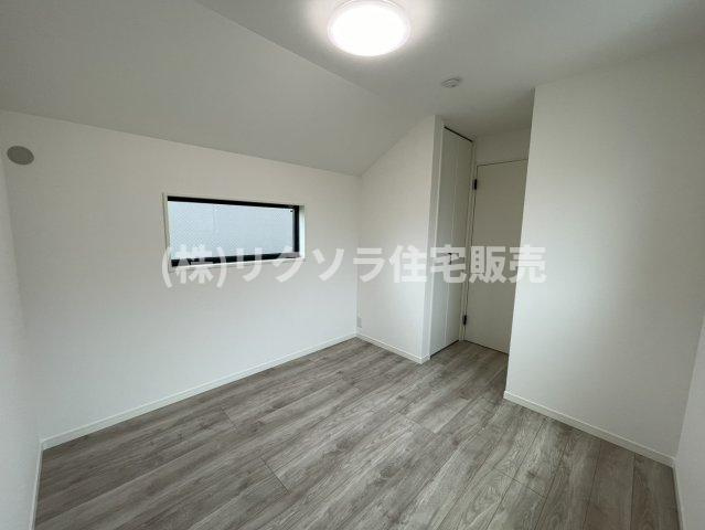 成田町　新築一戸建ての洋室|洋室5.0帖
■物件内覧・資金計画相談・住宅ローン相談、リフォーム相談、お問合せ受付中■
※当日・翌日のご内覧、ご相談はお電話でのお問合せがスムーズです！