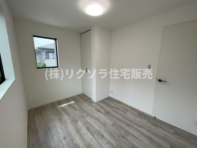 成田町　新築一戸建ての寝室|洋室4.4帖
■物件内覧・資金計画相談・住宅ローン相談、リフォーム相談、お問合せ受付中■
※当日・翌日のご内覧、ご相談はお電話でのお問合せがスムーズです！