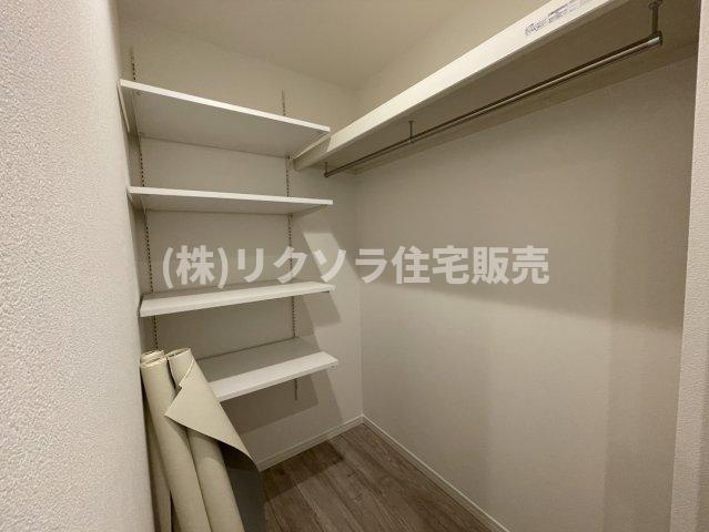 成田町　新築一戸建ての収納|ファミリークローゼット
■物件内覧・資金計画相談・住宅ローン相談、リフォーム相談、お問合せ受付中■
※当日・翌日のご内覧、ご相談はお電話でのお問合せがスムーズです！